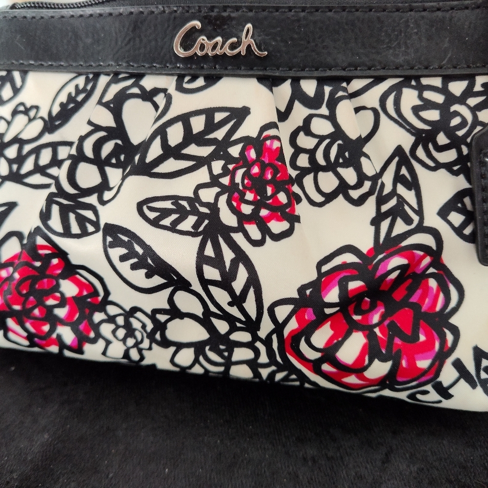 Coach Poppy Black and Pink Floral Tote And Wristle Bag Set. No Crossbody Strap - Picture 3 of 13